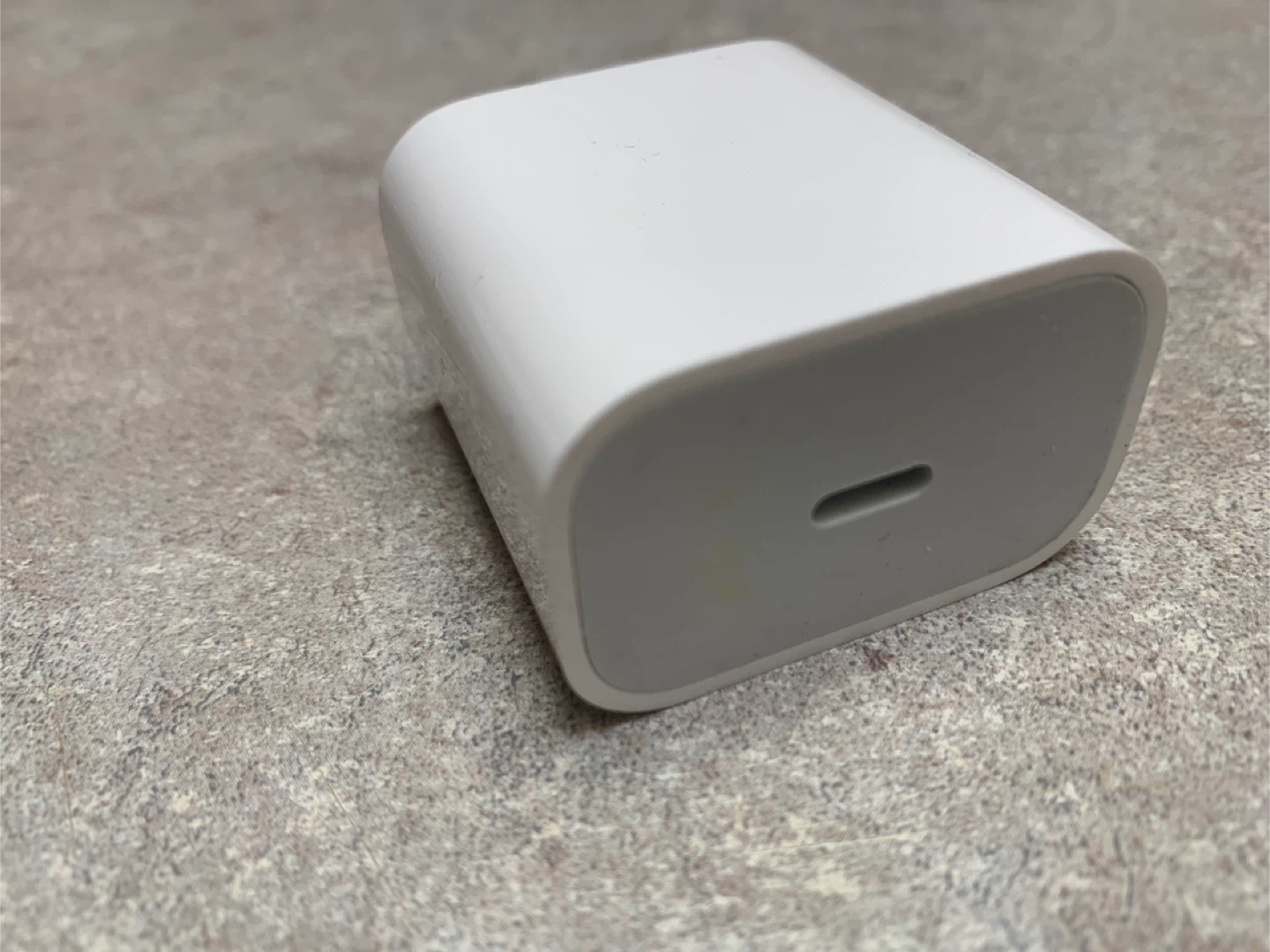 Apple 20W USB-C Power Adapter - photo 2