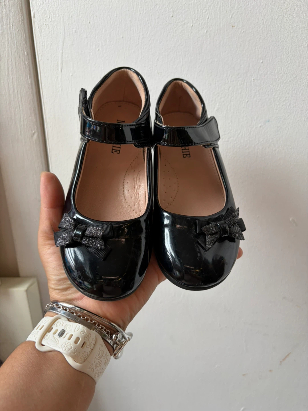 Girls shoes size 28