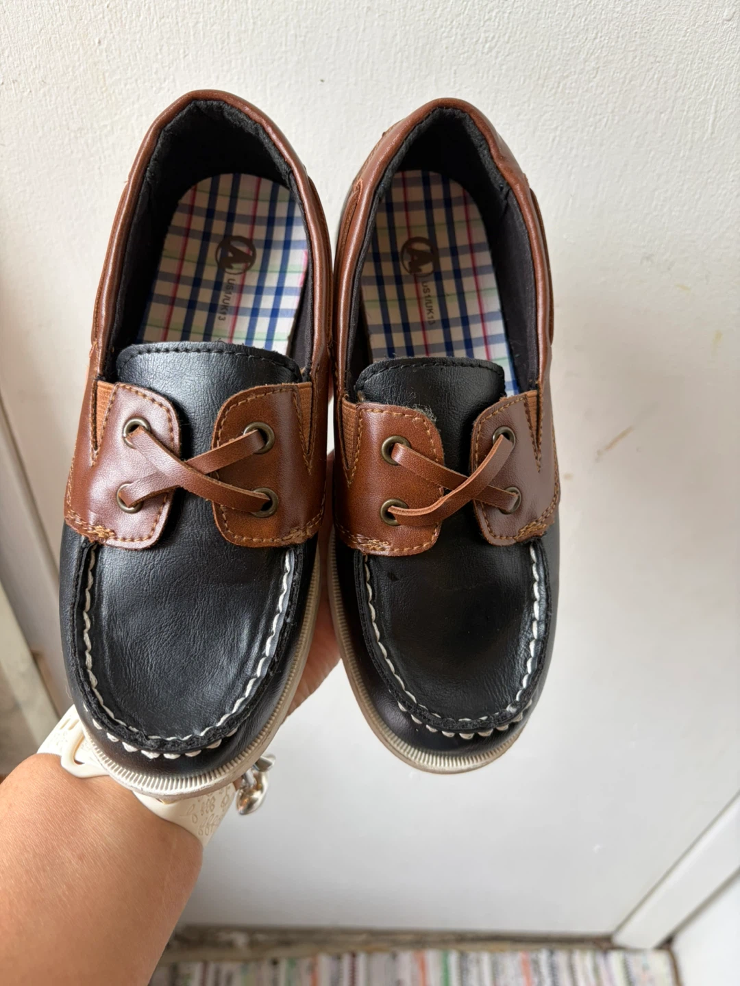 Boys shoes size 1