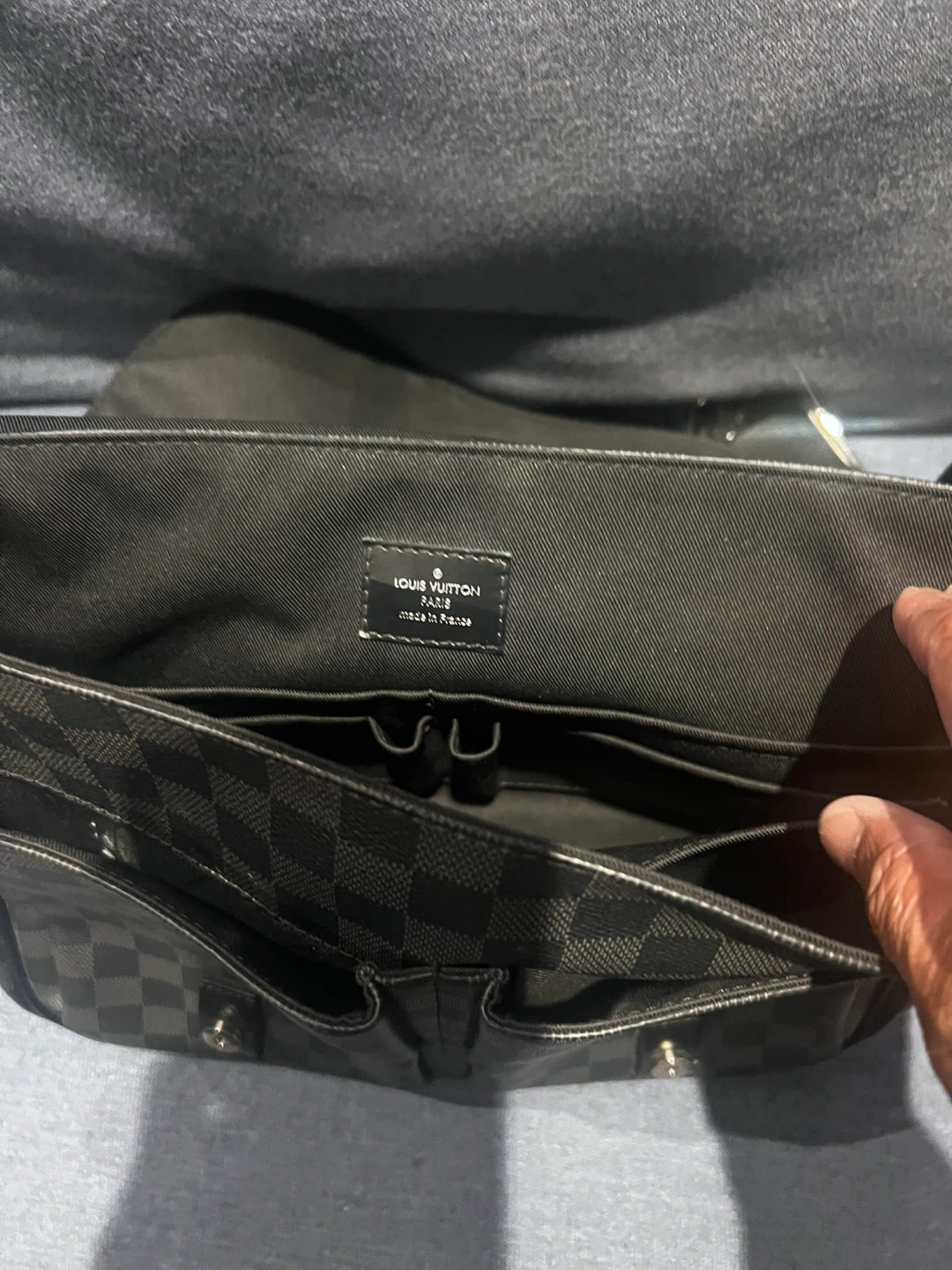 Louis Vuitton Damier Graphite Messenger Bag - photo 5