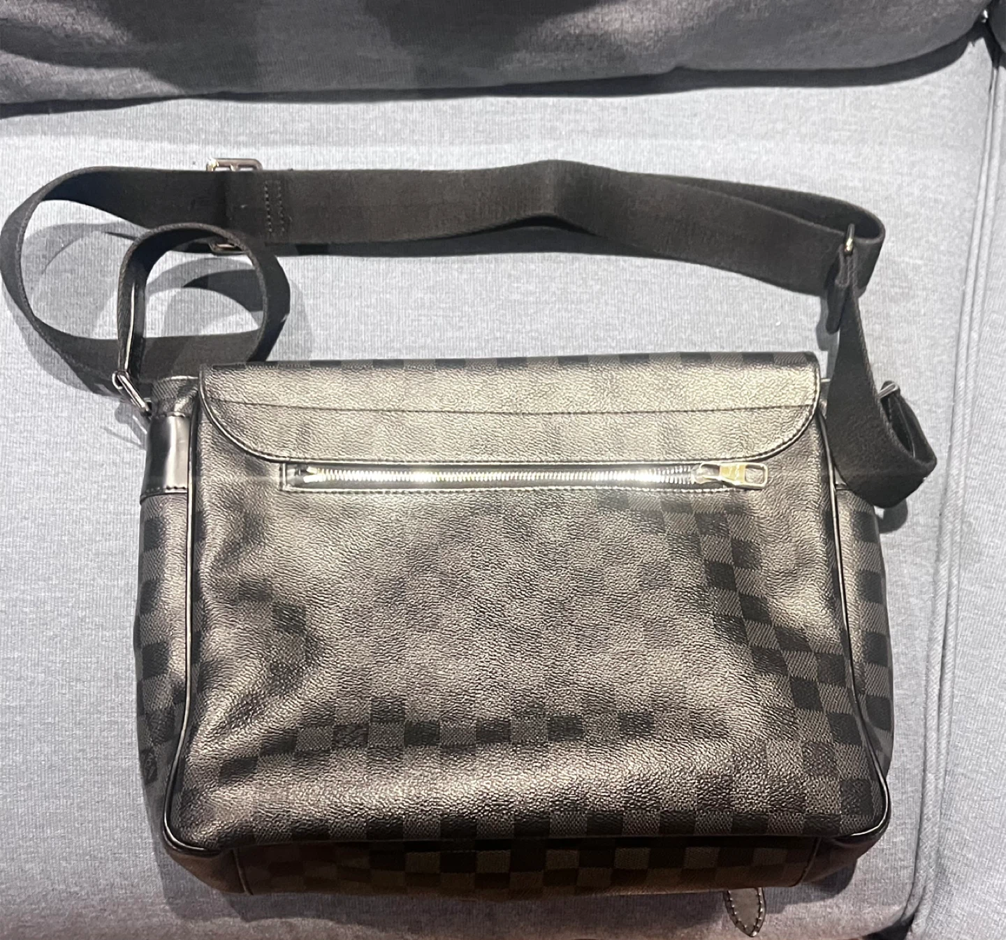 Louis Vuitton Damier Graphite Messenger Bag - photo 2