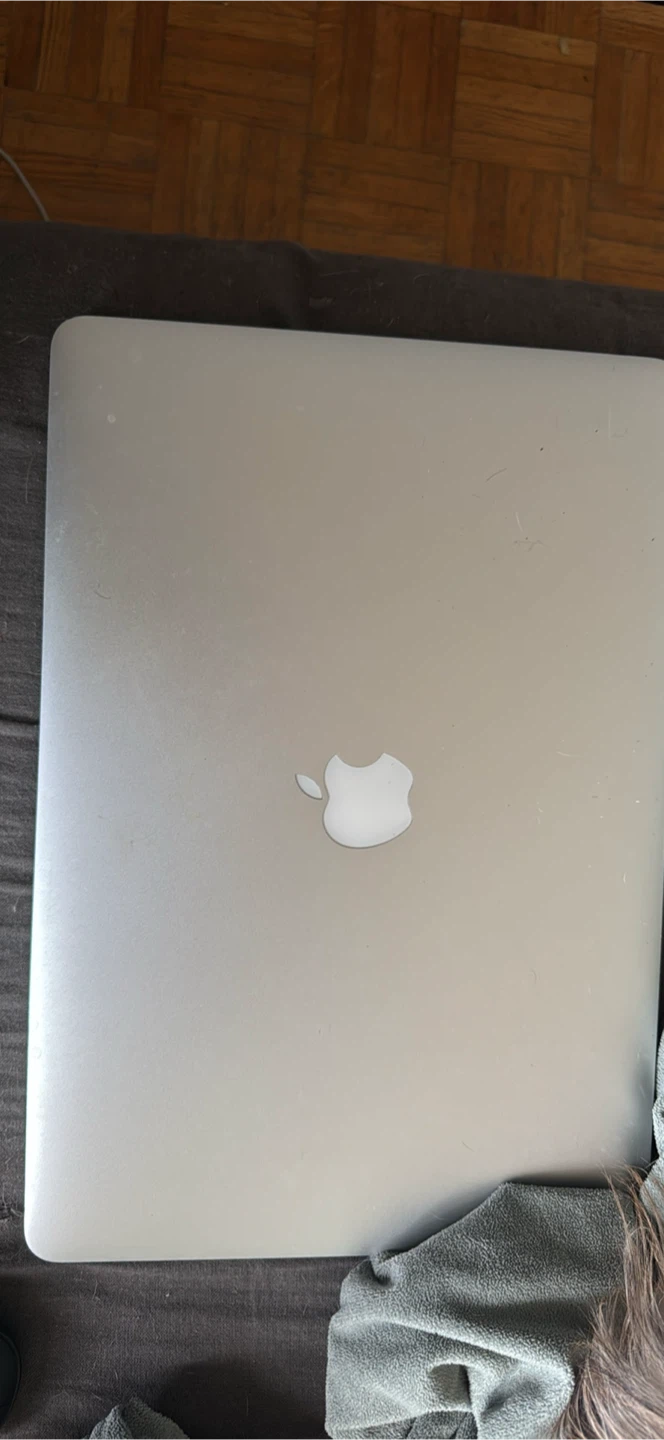 Apple MacBook Pro Laptop - photo 2