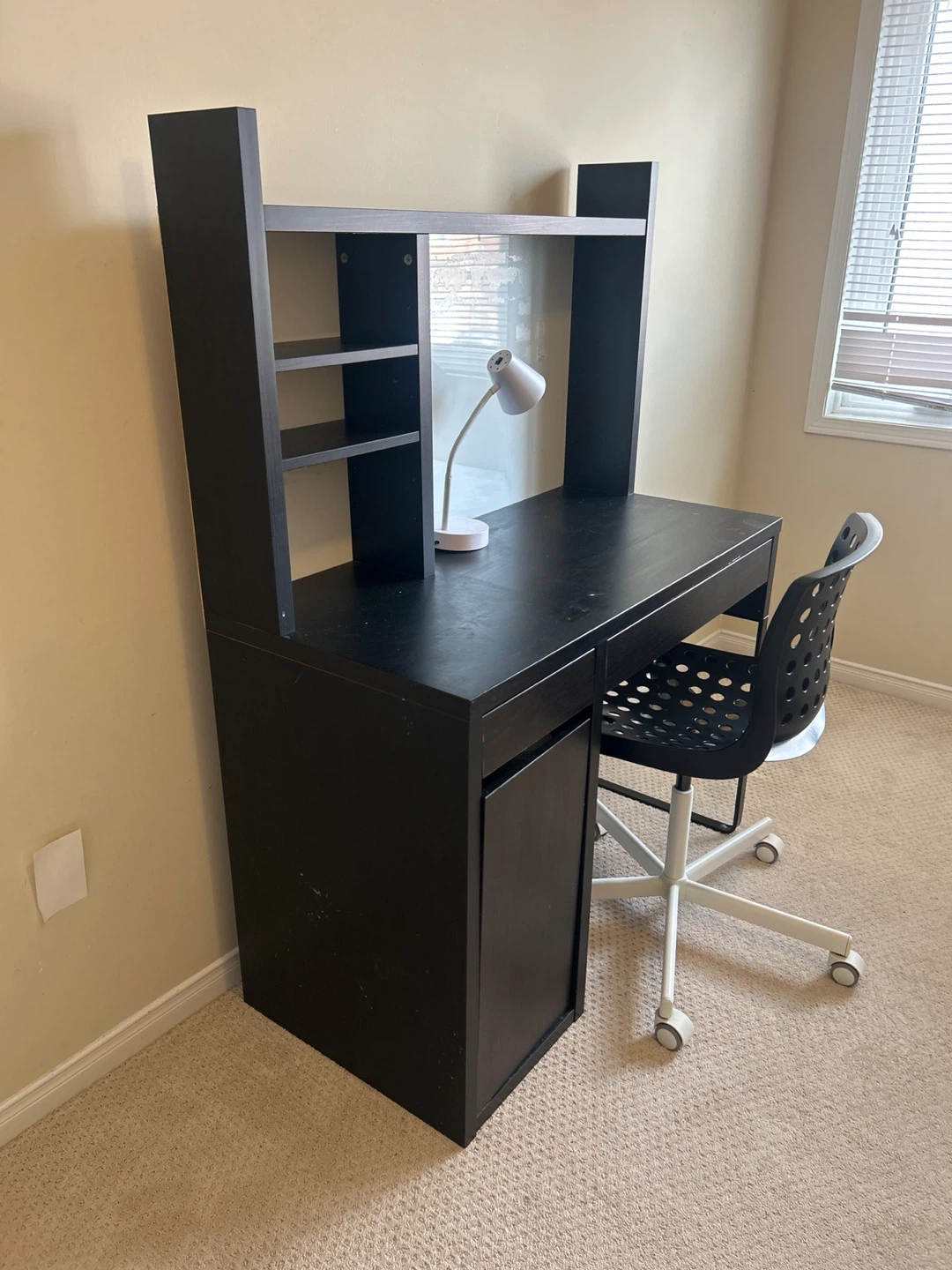 Black Student Desk with Hutch and Lamp