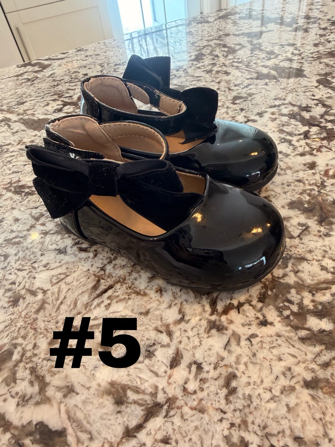 Black patent leather bow shoes - photo 3