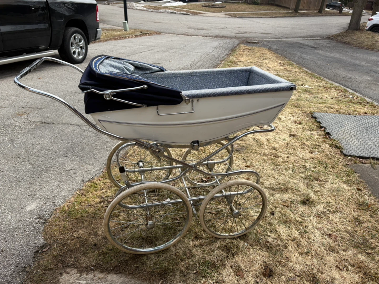 Vintage Baby Pram - photo 4