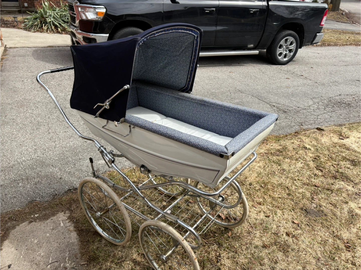 Vintage Baby Pram - photo 2