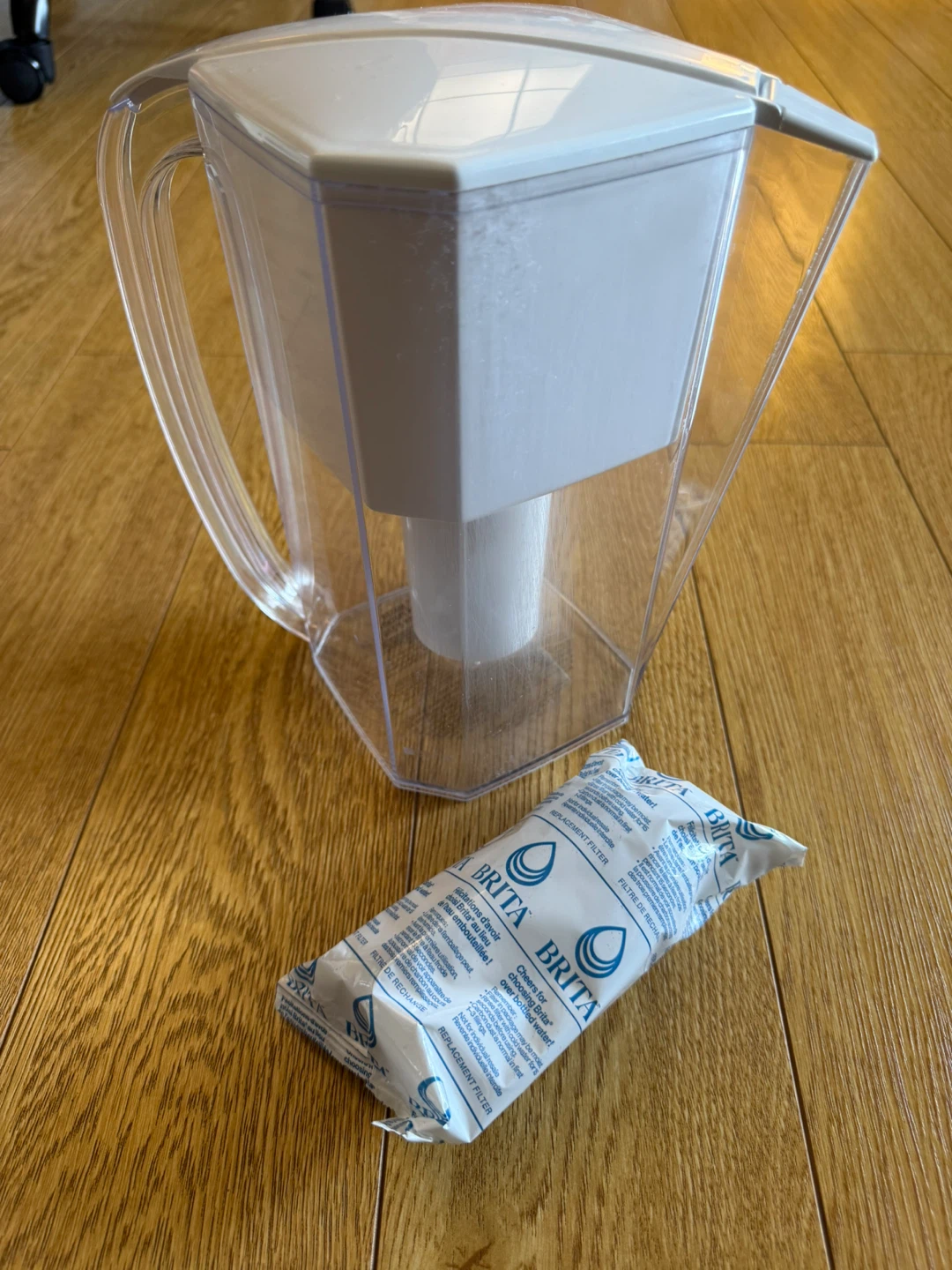Brita Water Pitcher with 2 Replacement Filters - photo 4
