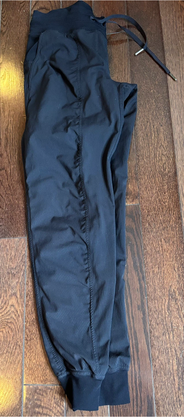 Lululemon Dance Studio Jogger, size 4, mid-rise - photo 3