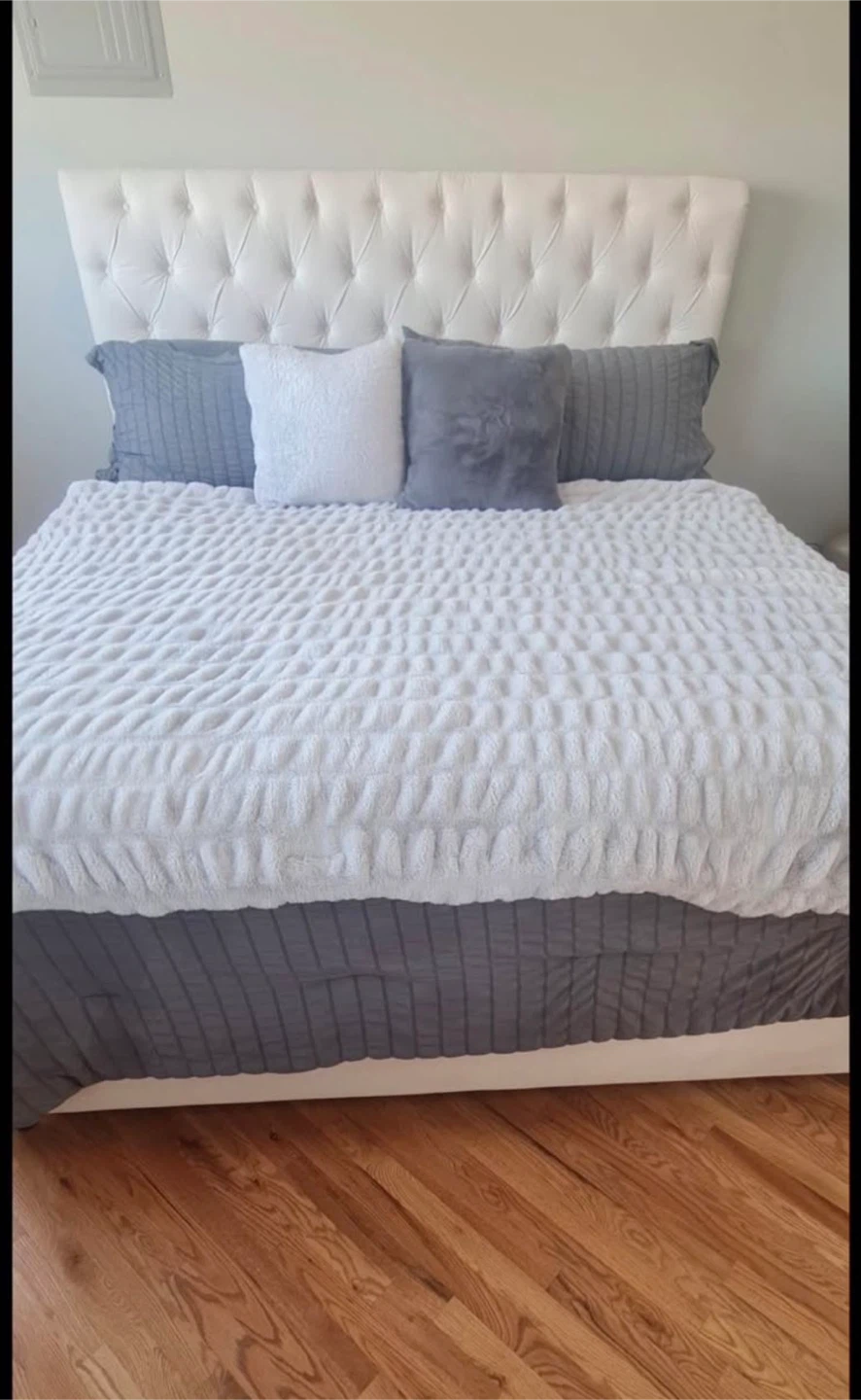 Tufted Upholstered Bed Frame with Headboard - photo 2