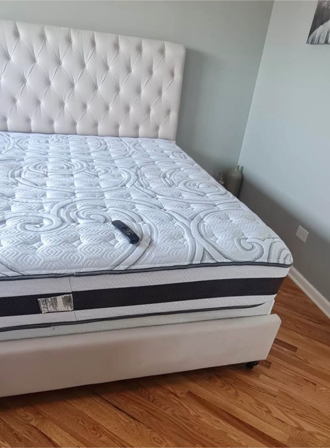 Tufted Upholstered Bed Frame with Headboard