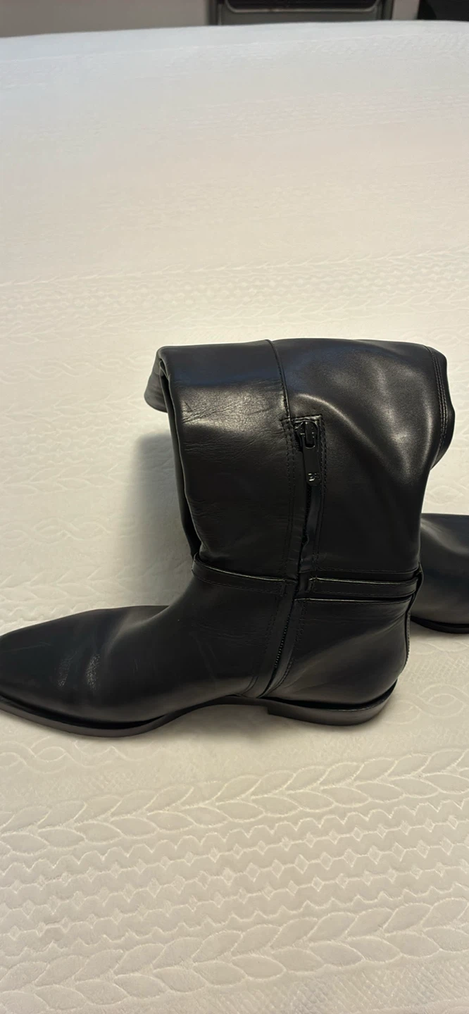 Black Leather Boots with Gold Buckle - photo 3