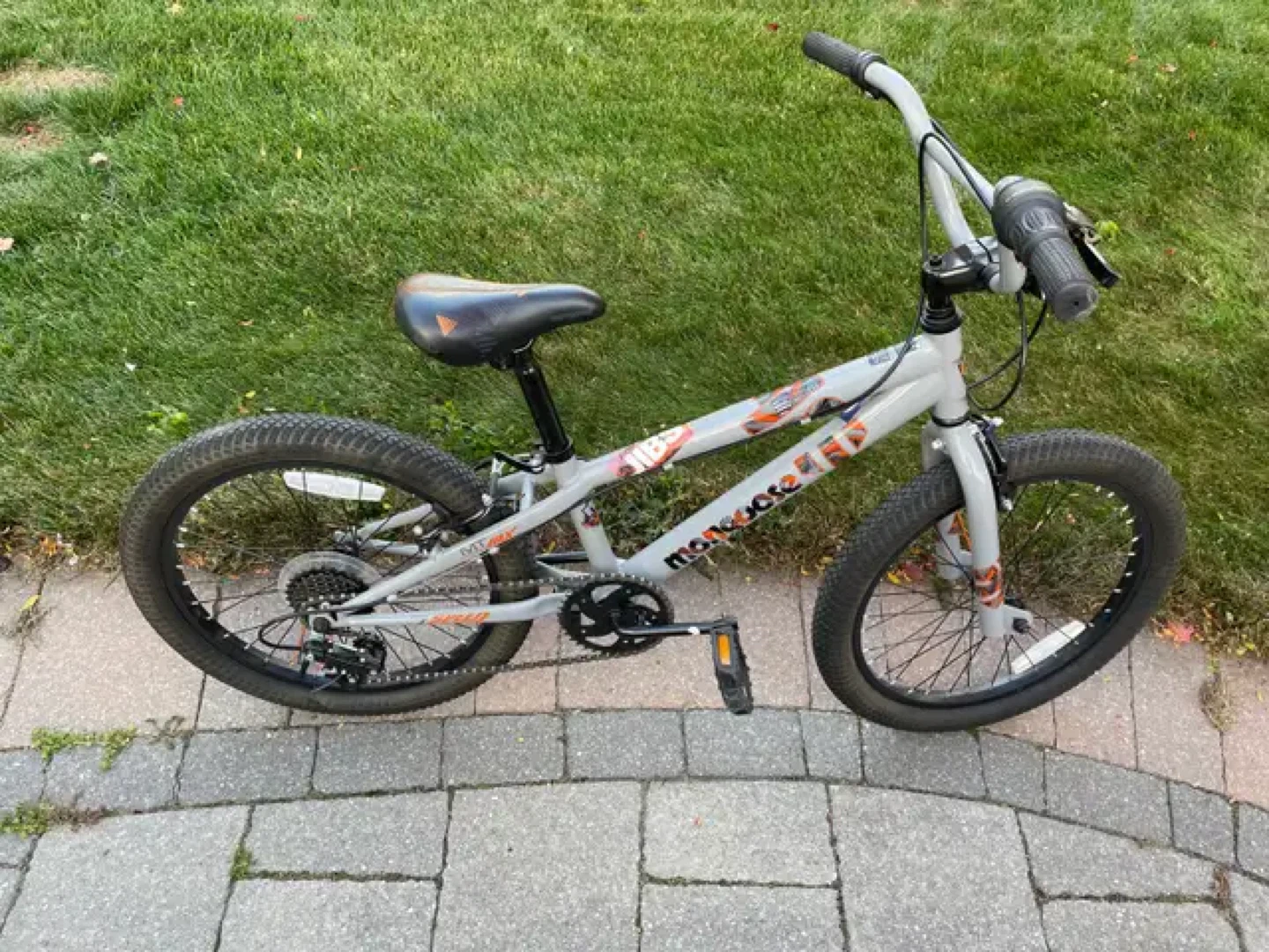 20" Mongoose MTMX Boys' Freestyle Bike, Gray - photo 5