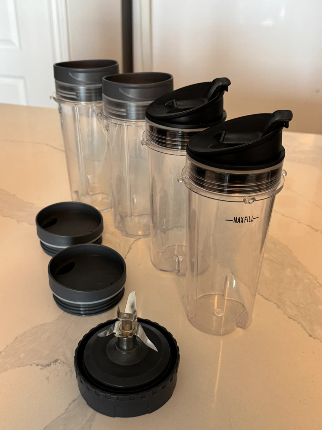 Ninja Professional Blender + 4 cups (Used) - photo 3