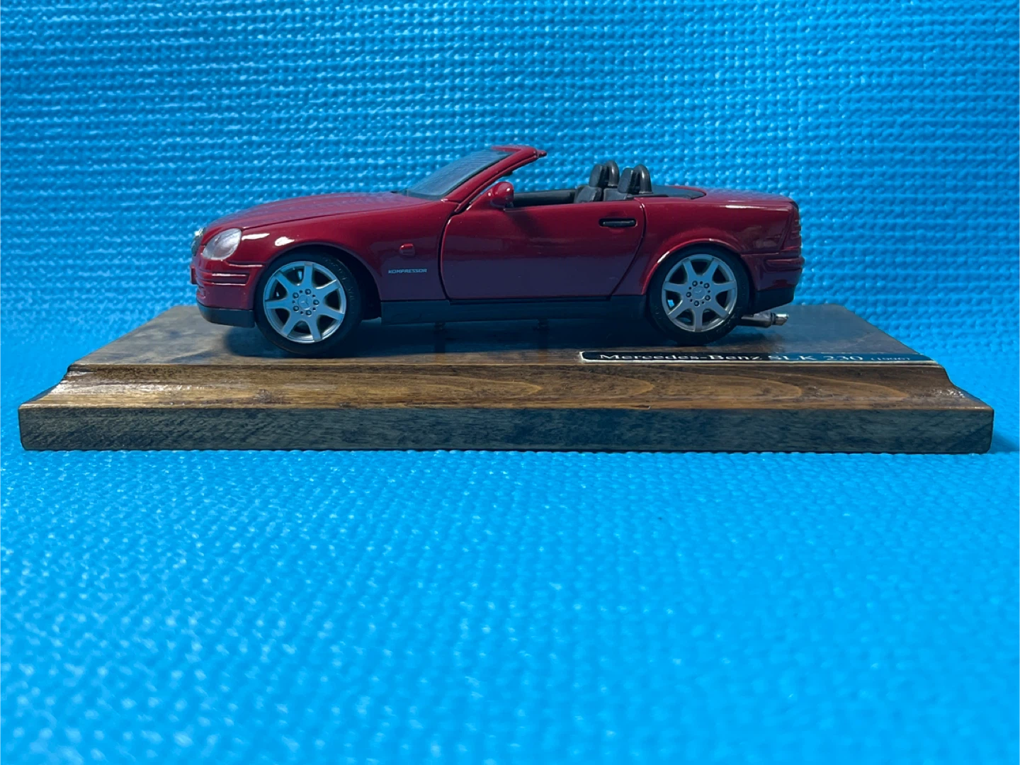 VINTAGE Maisto 1996 Mercedes-Benz SLK 230 Diecast – 1:18 Scale - photo 2