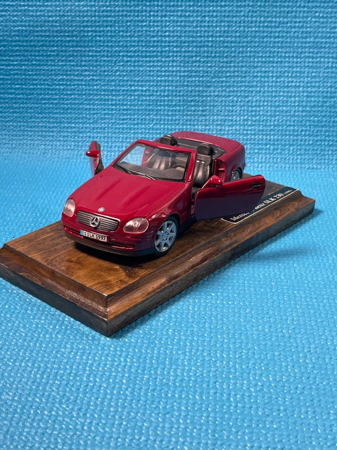 VINTAGE Maisto 1996 Mercedes-Benz SLK 230 Diecast – 1:18 Scale - photo 3