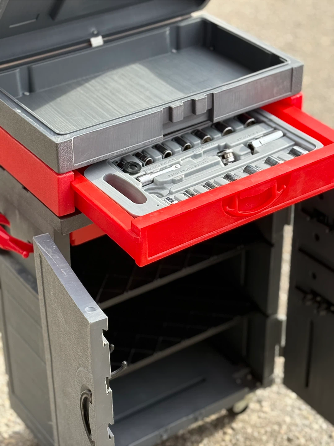 Tool Chest/Cart with Socket Set