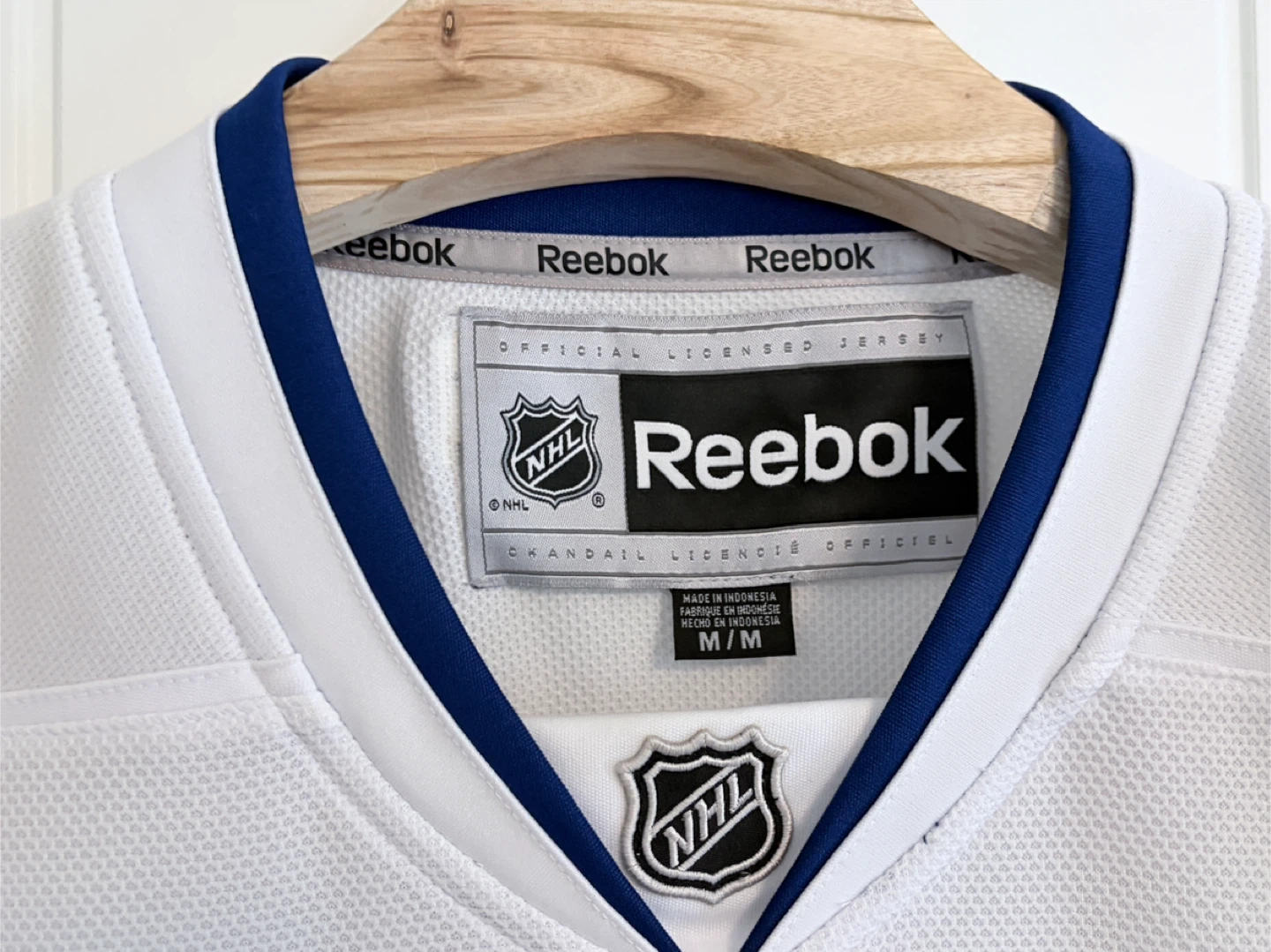 Authentic Reebok Vancouver Canucks Orca White Jersey Size Medium - photo 3