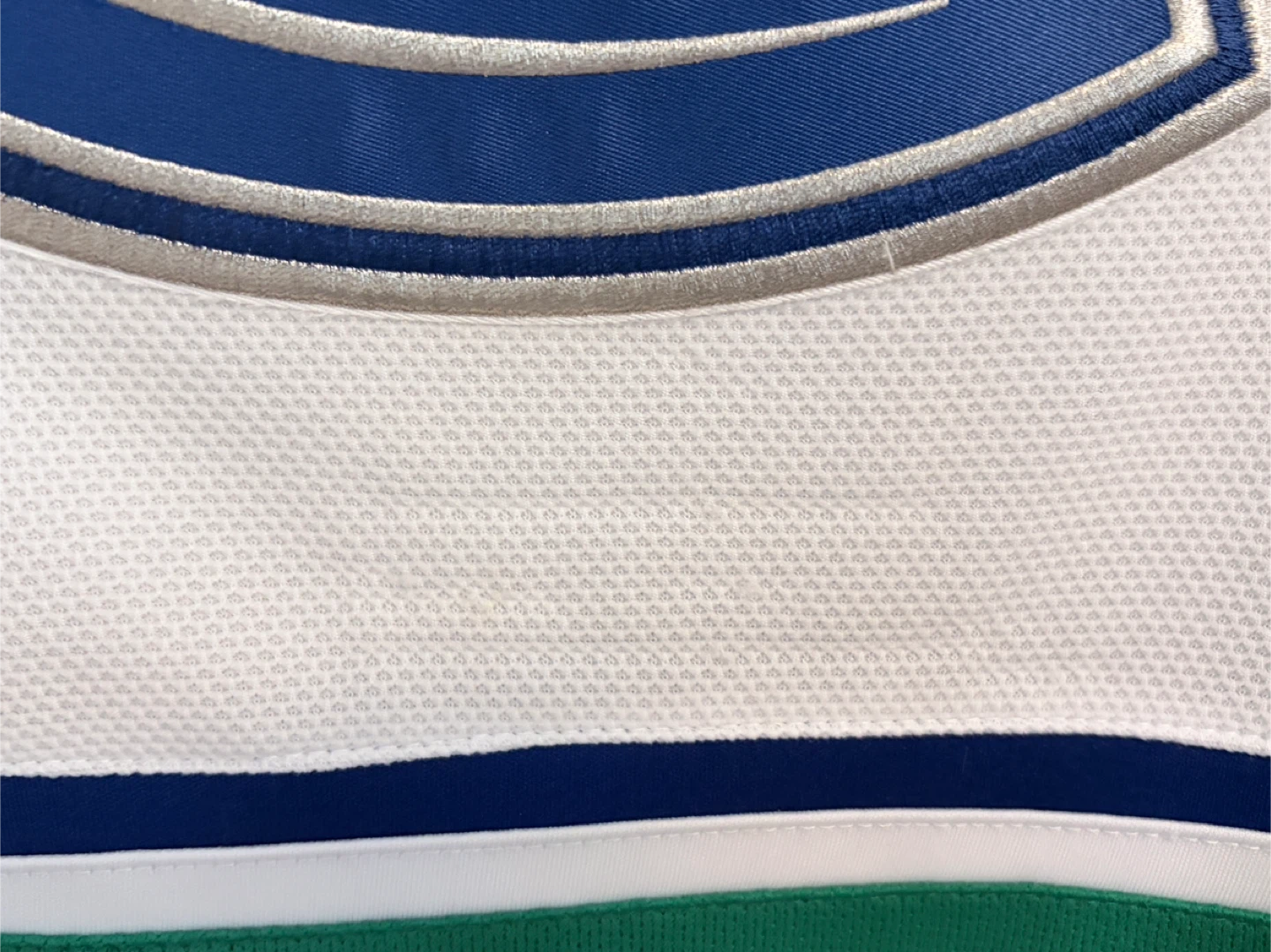 Authentic Reebok Vancouver Canucks Orca White Jersey Size Medium - photo 5