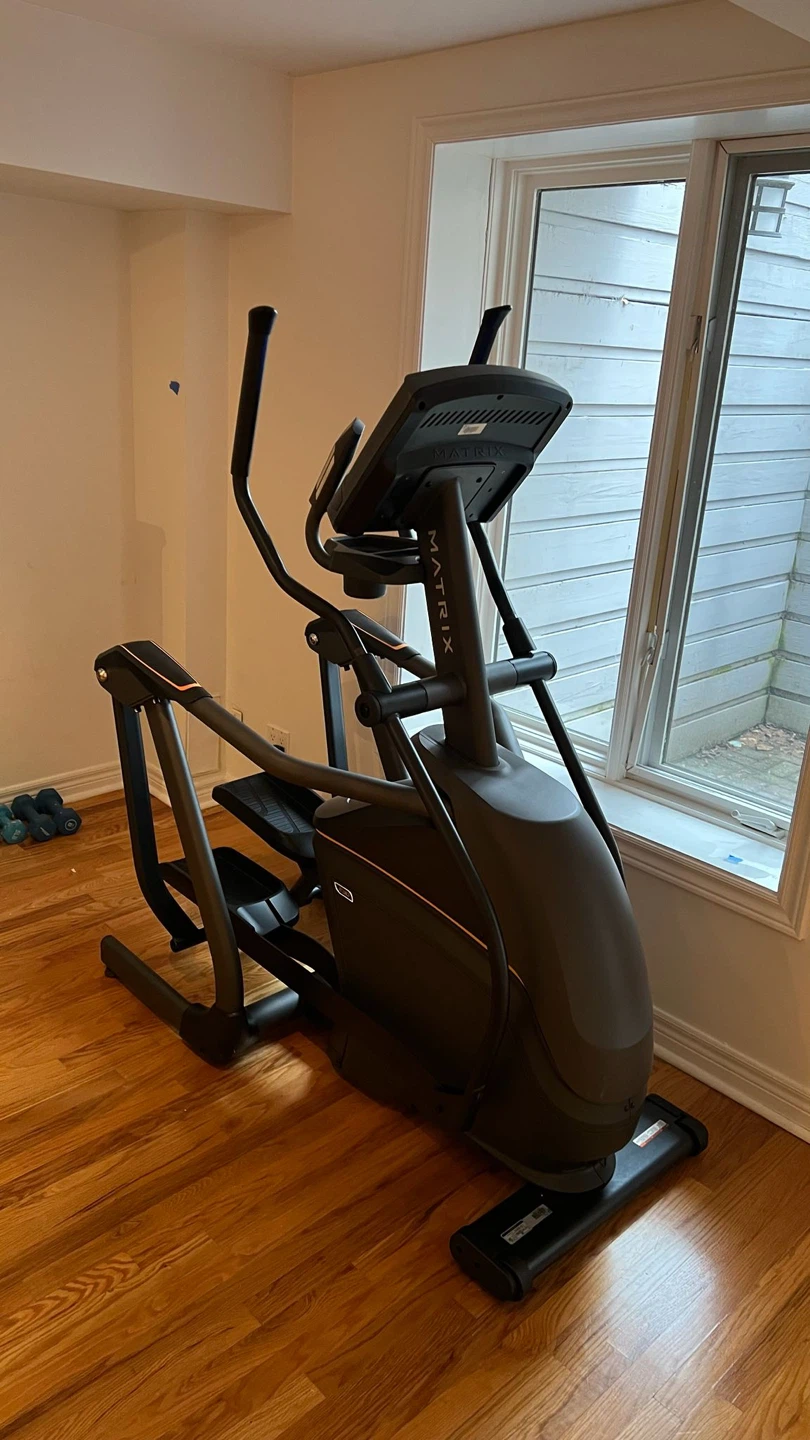 Matrix E30 Elliptical Trainer with XR Console - photo 5