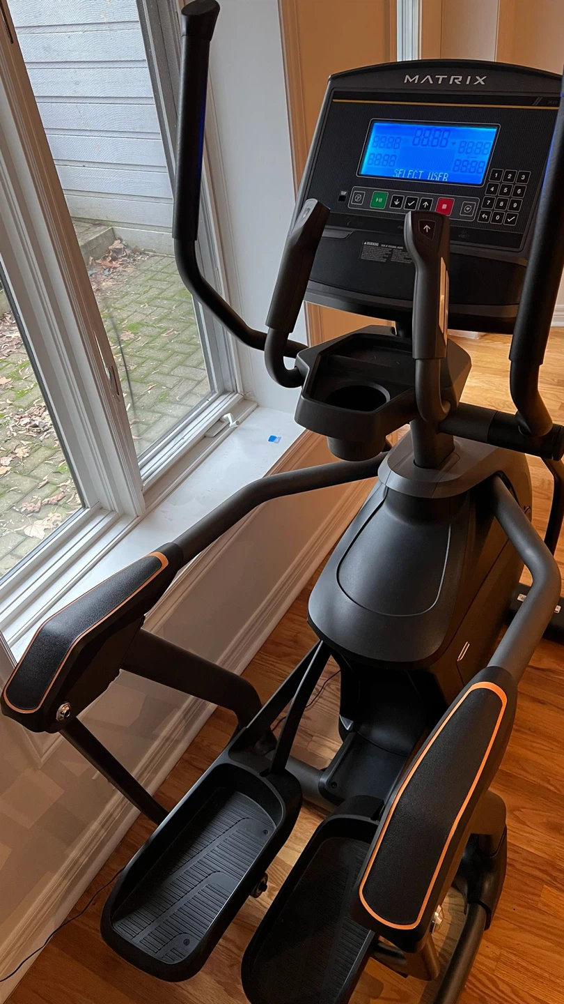 Matrix E30 Elliptical Trainer with XR Console - photo 2