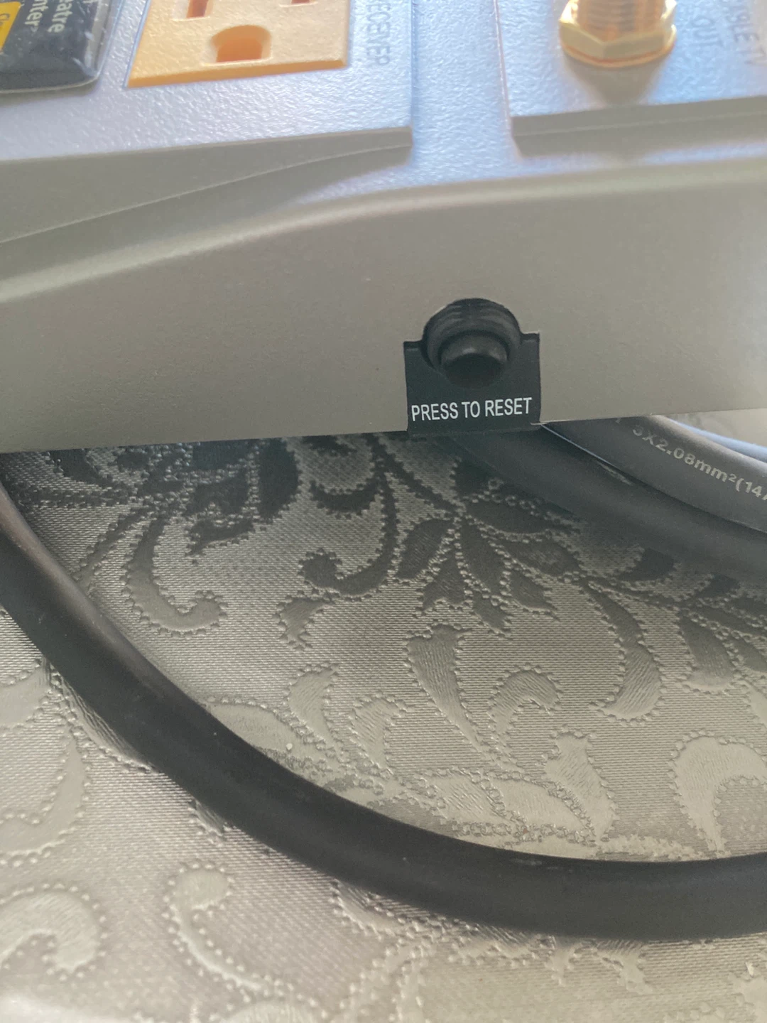 Monster "FlatScreen PowerCenter 400" Surge Protector - photo 4