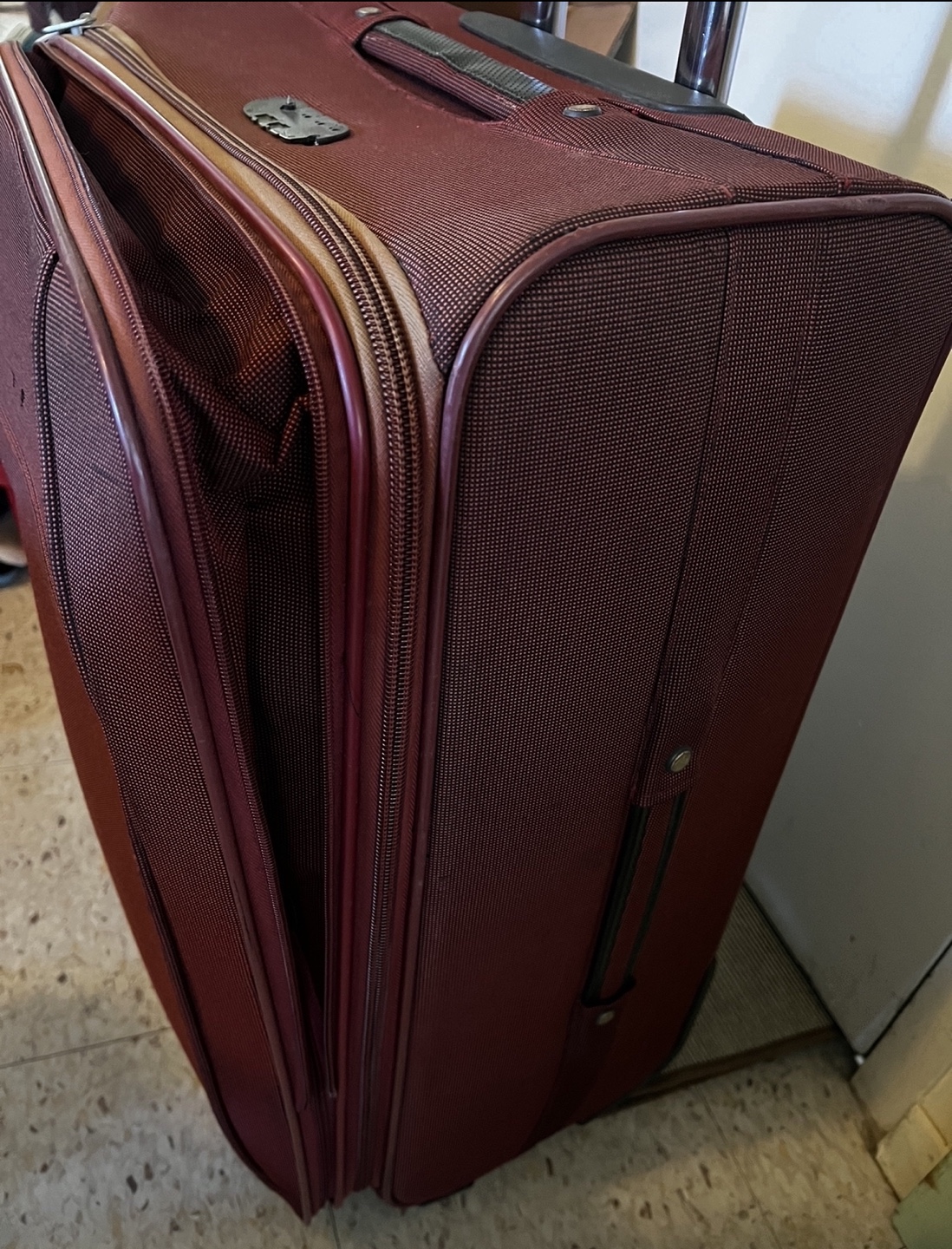 Pierre Cardin Maroon Spinner Suitcase - photo 2