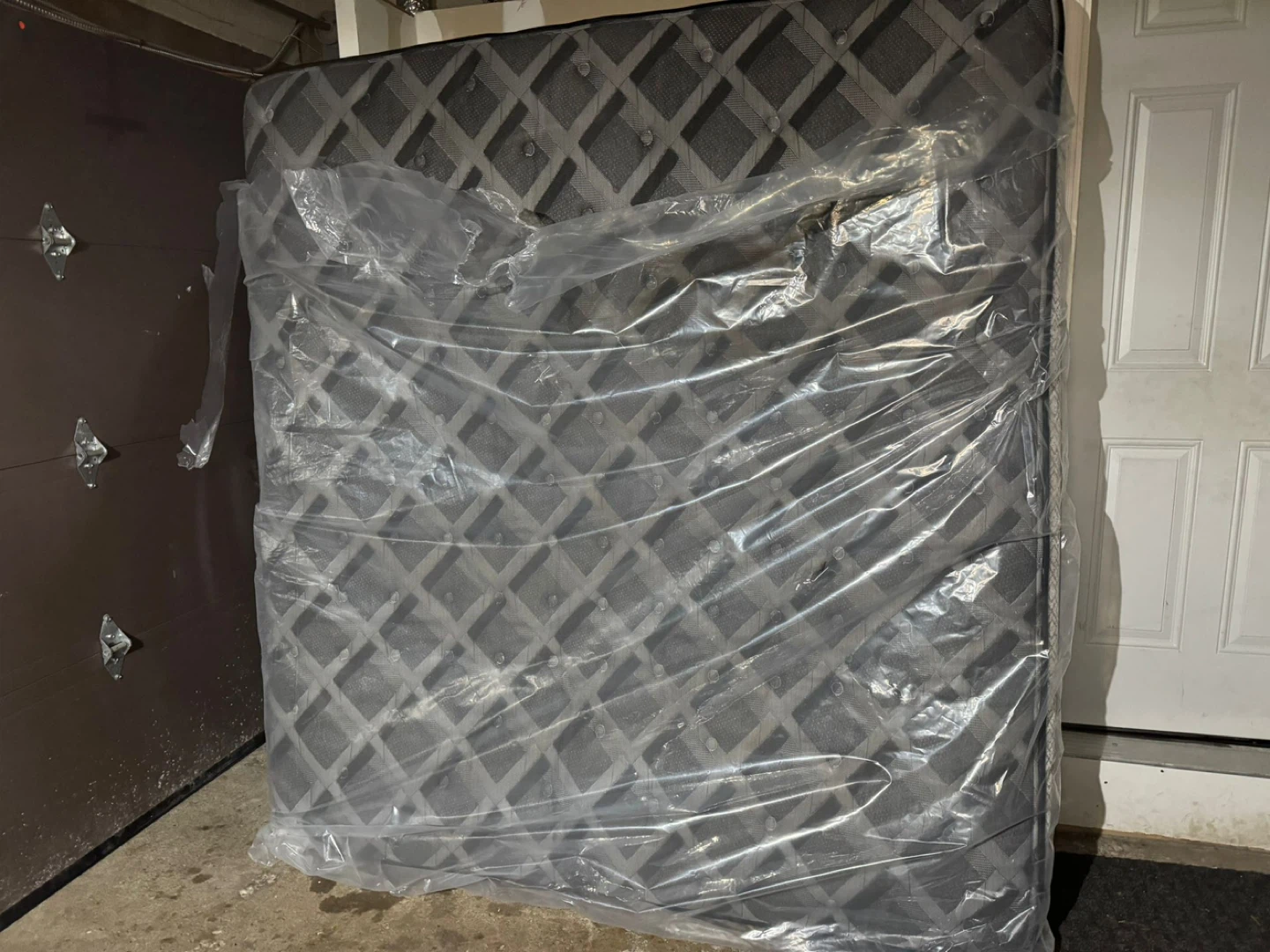 Sealy Posturepedic Mattress - photo 2