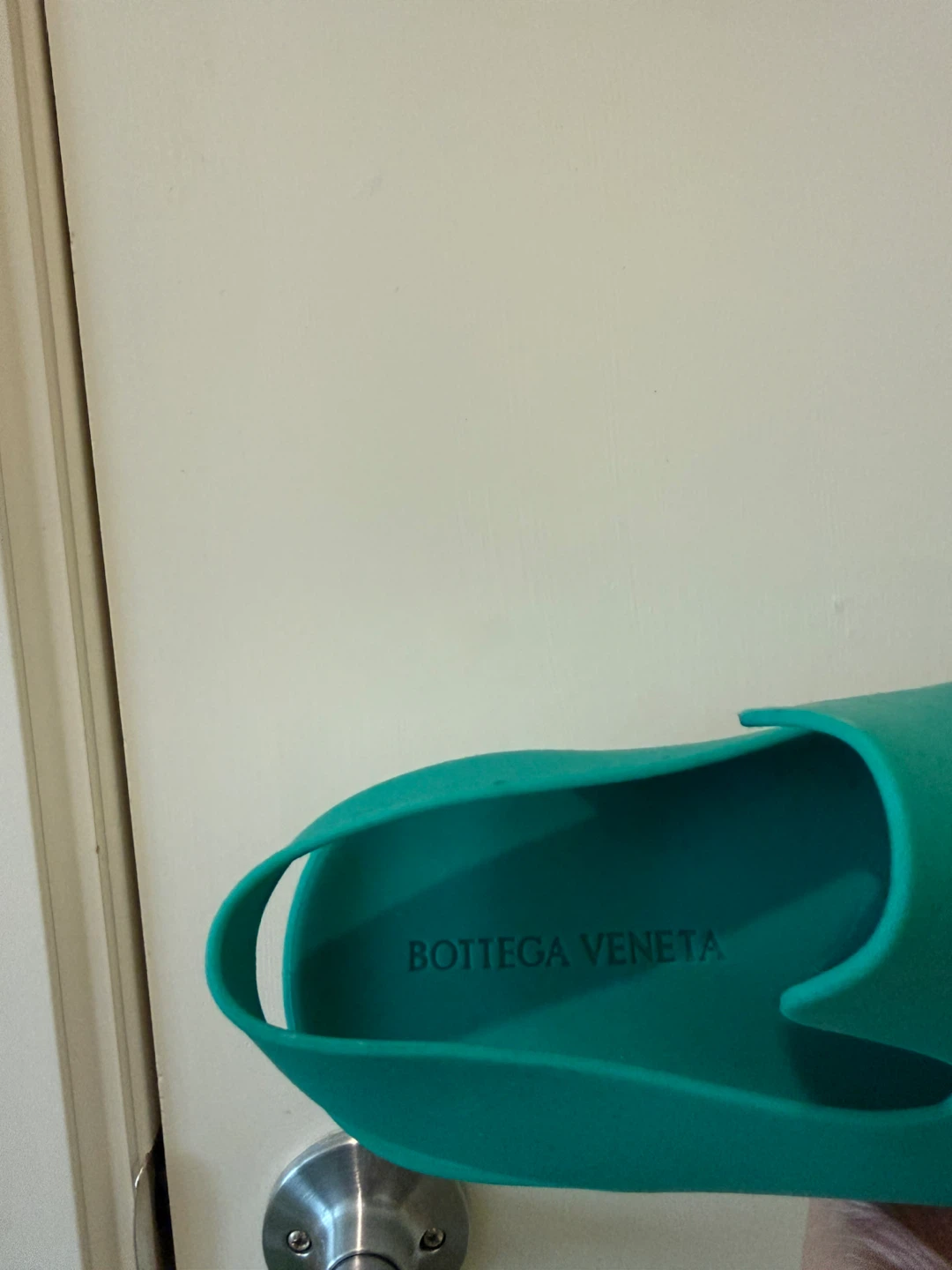 Bottega Veneta Puddle Rubber Sandals Size 41 - photo 2