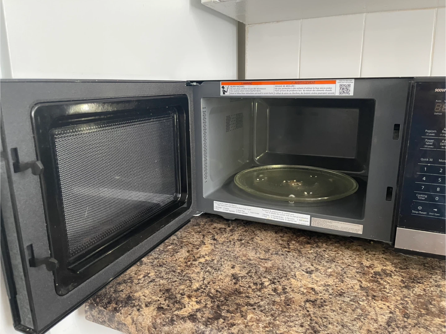 Panasonic 900W Microwave - photo 2