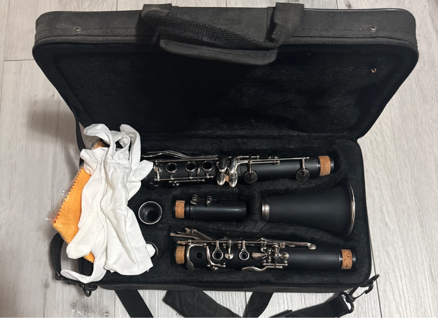 Clarinet with Accessories and Case - photo 2