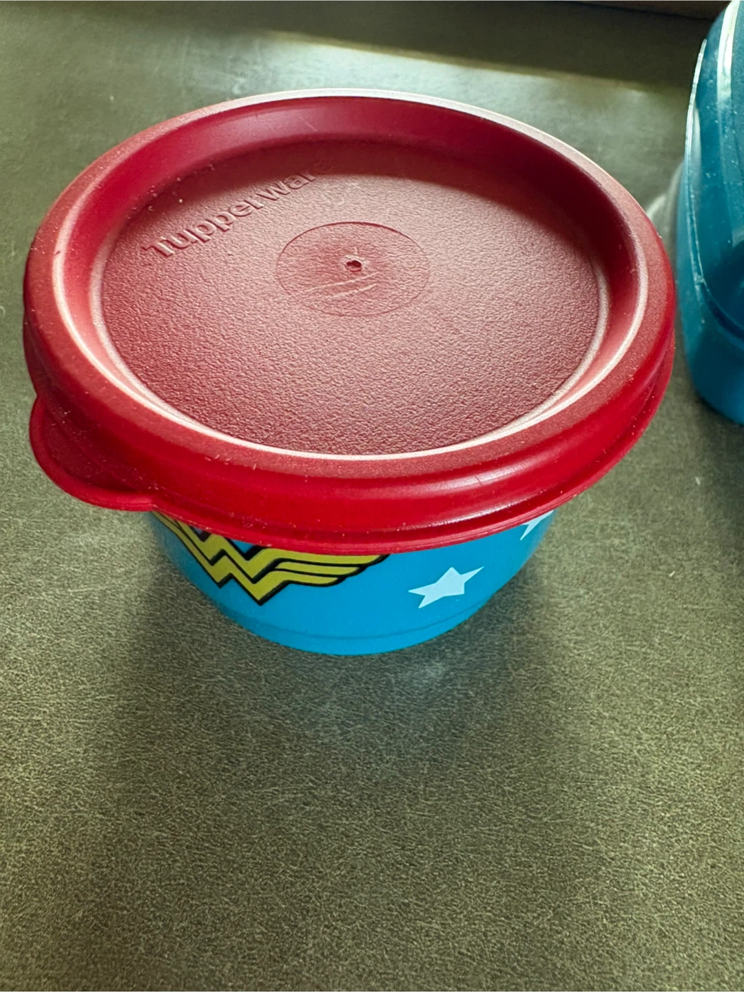 Tupperware Wonder Woman Lunch Container Set - photo 2