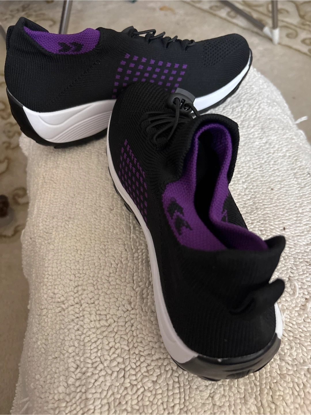 Ladies comfort sneakers