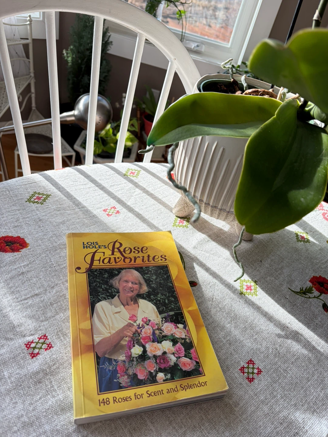 Lois Hole's Rose Favorites Book