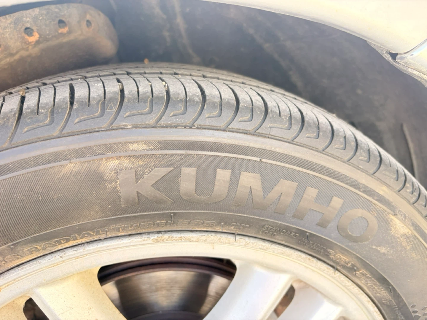 2005 Subaru Legacy Sedan - Silver - photo 3