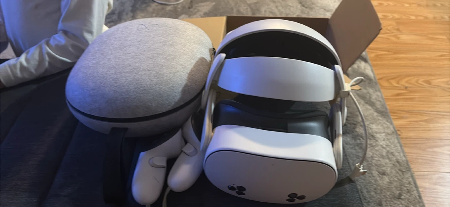 Meta quest vr3sHeadset and accessories 256 gigabytes