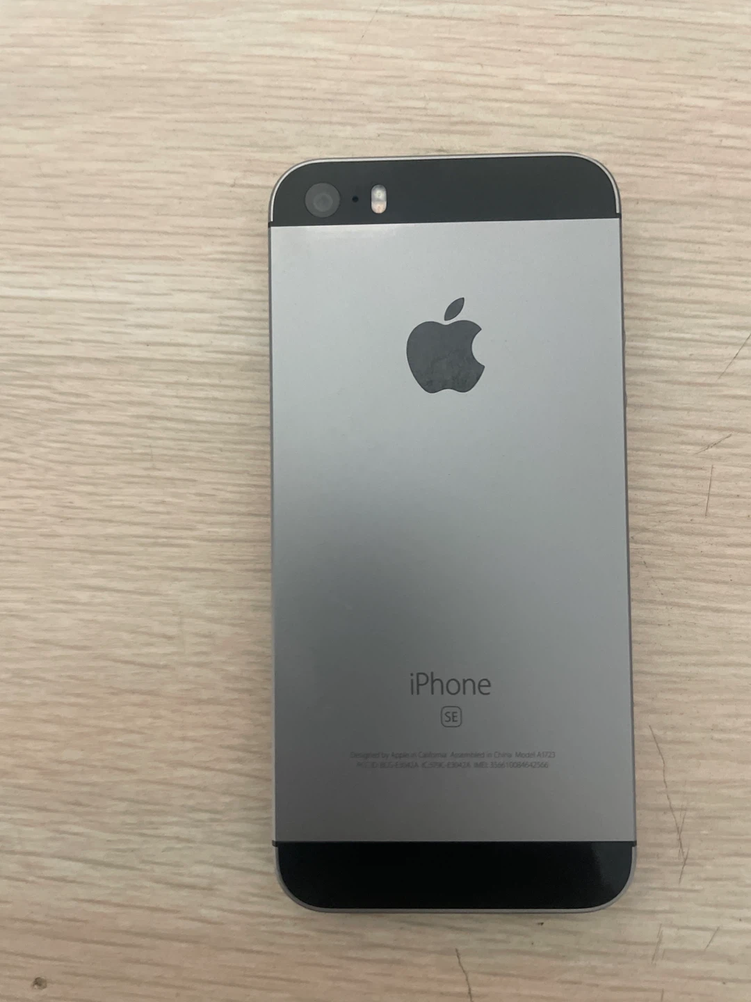 Apple iPhone SE (1st Gen) - 32GB - Silver