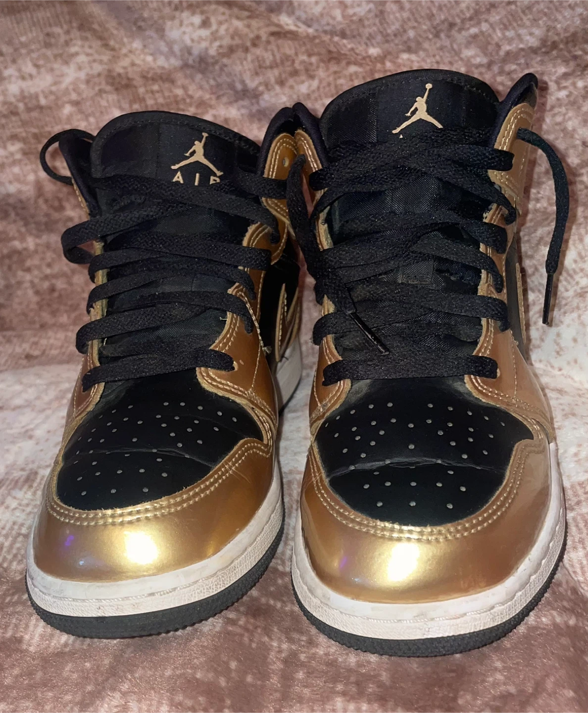 Air Jordan 1 Mid Gold Black Sneakers