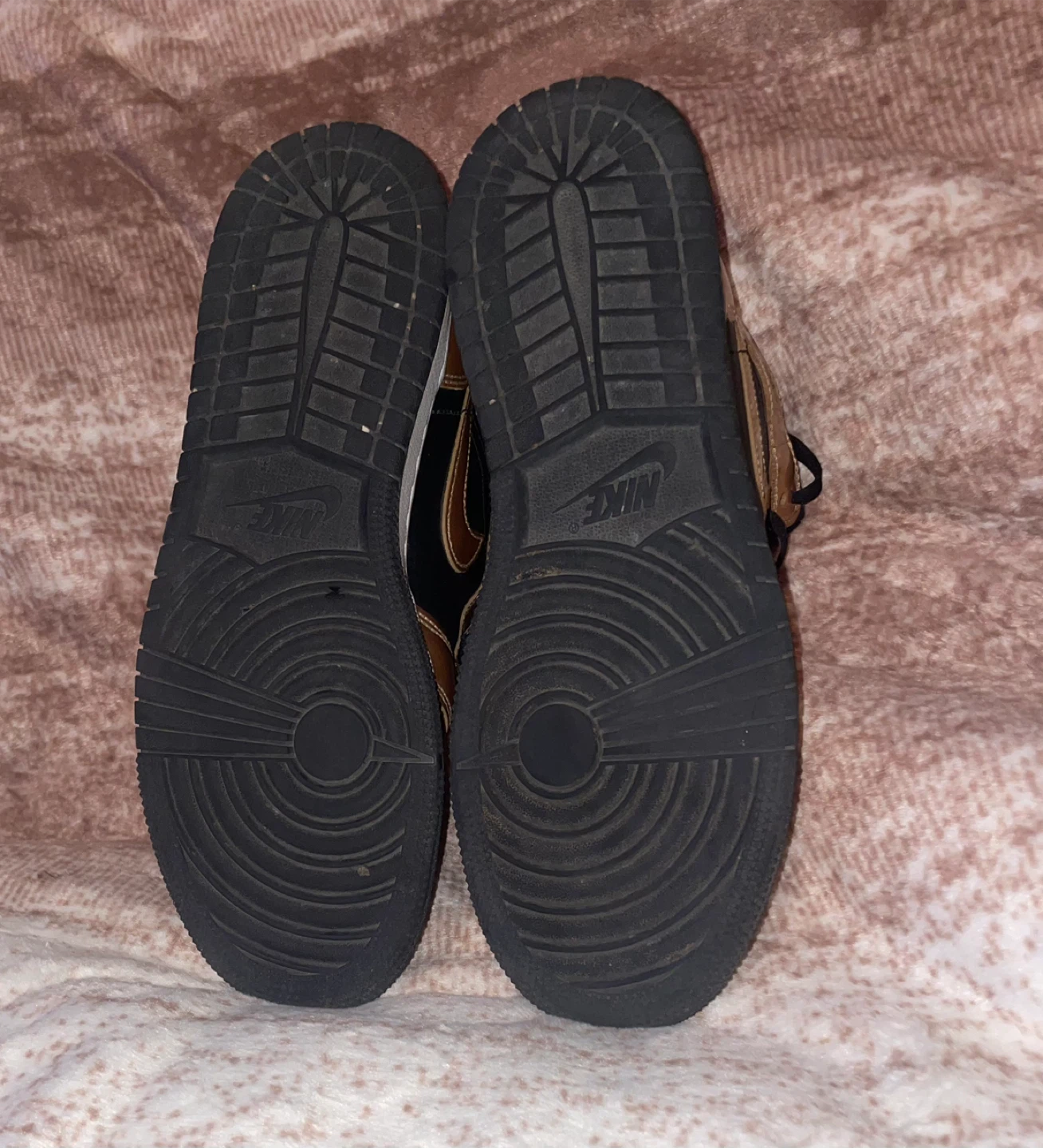 Air Jordan 1 Mid Gold Black Sneakers - photo 5