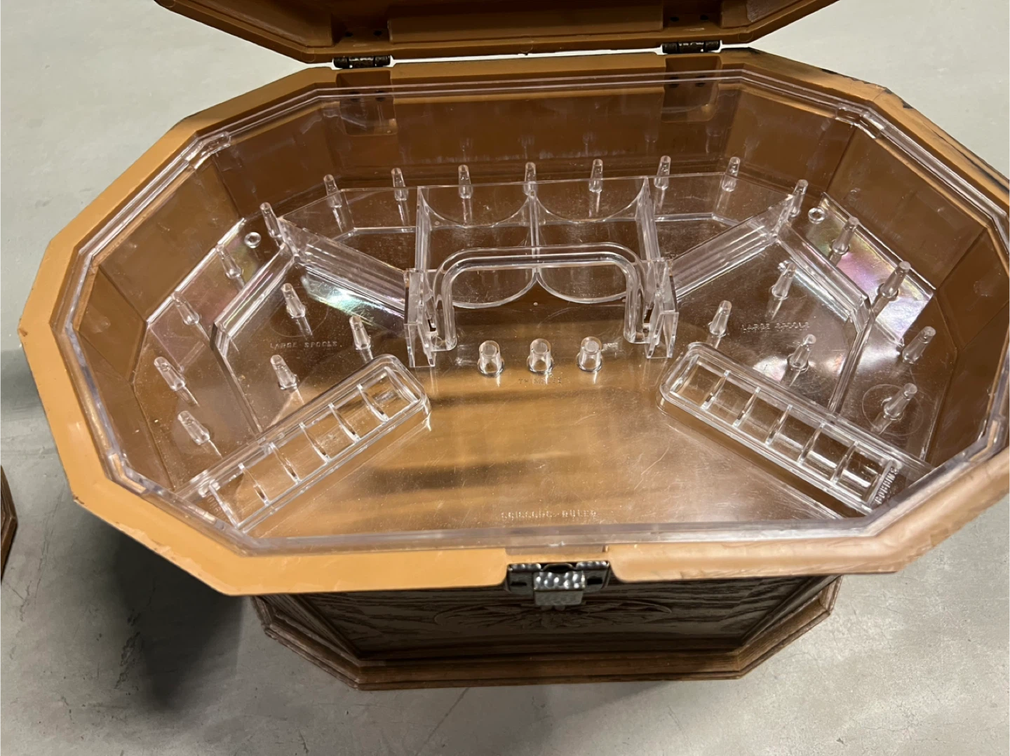 Vintage Train Case / Cosmetic Organizer - photo 4