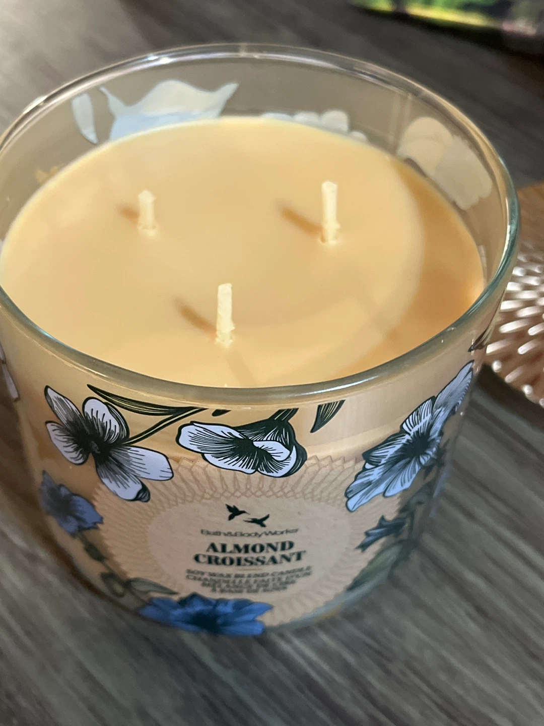 Bath & Body Works Almond Croissant 3-Wick Candle - photo 2