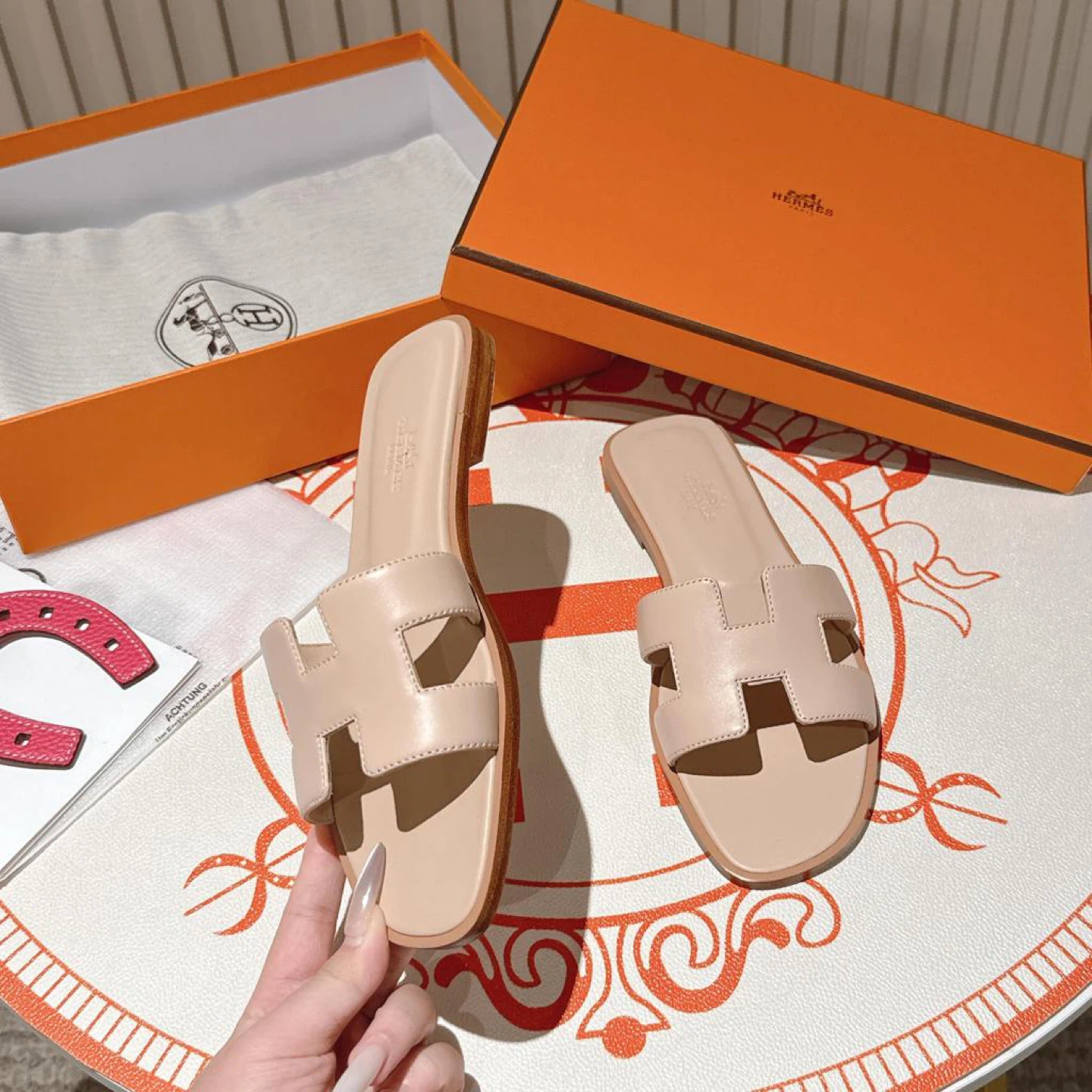 Hermes Izmir Sandals Beige Leather Size 36 - photo 3