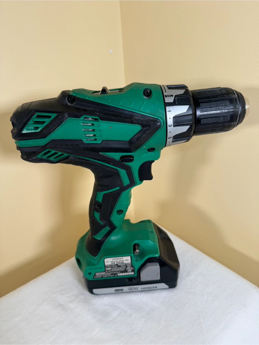 Hitachi DS18DDL Cordless Drill - photo 2