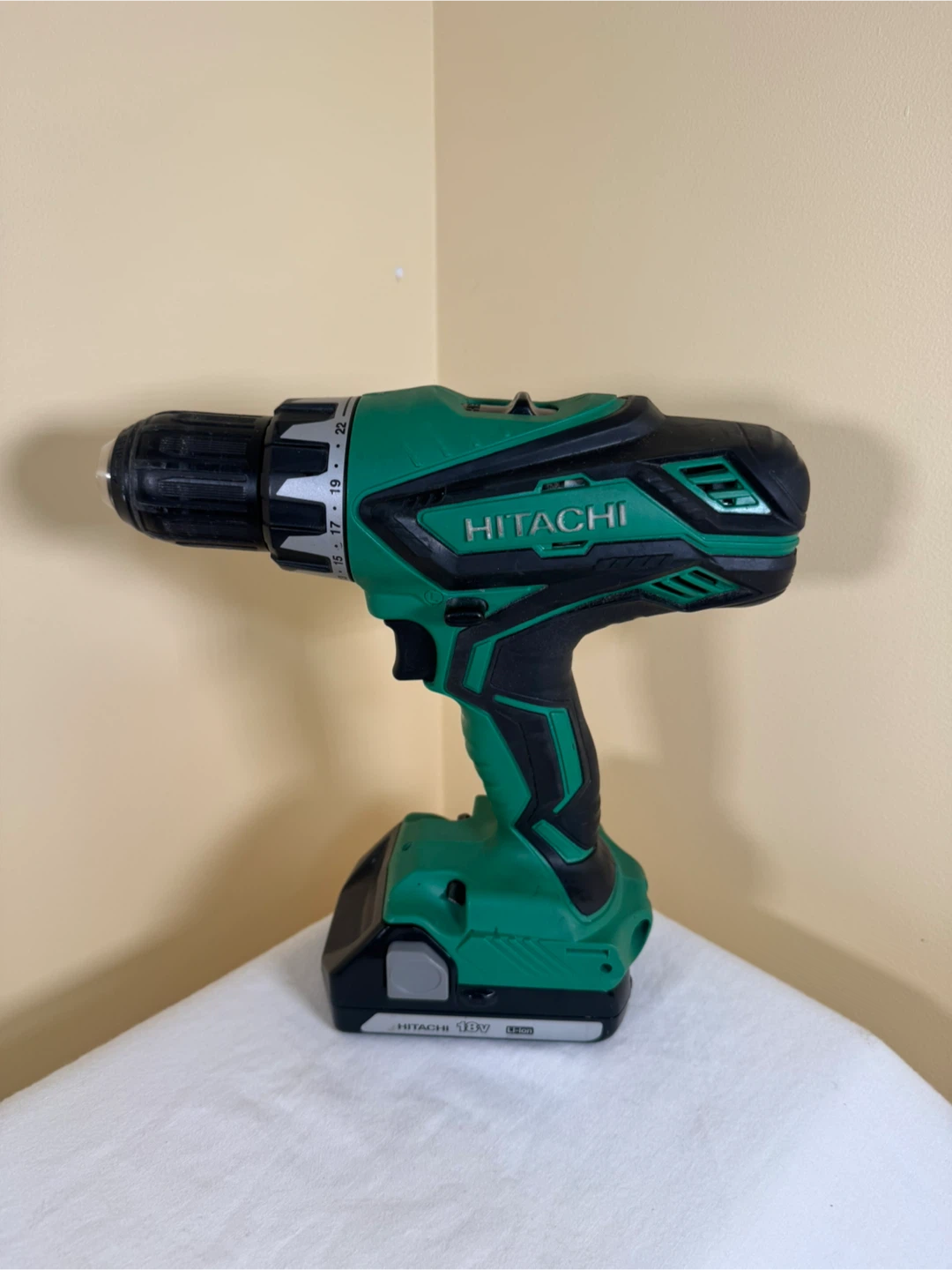 Hitachi DS18DDL Cordless Drill - photo 4