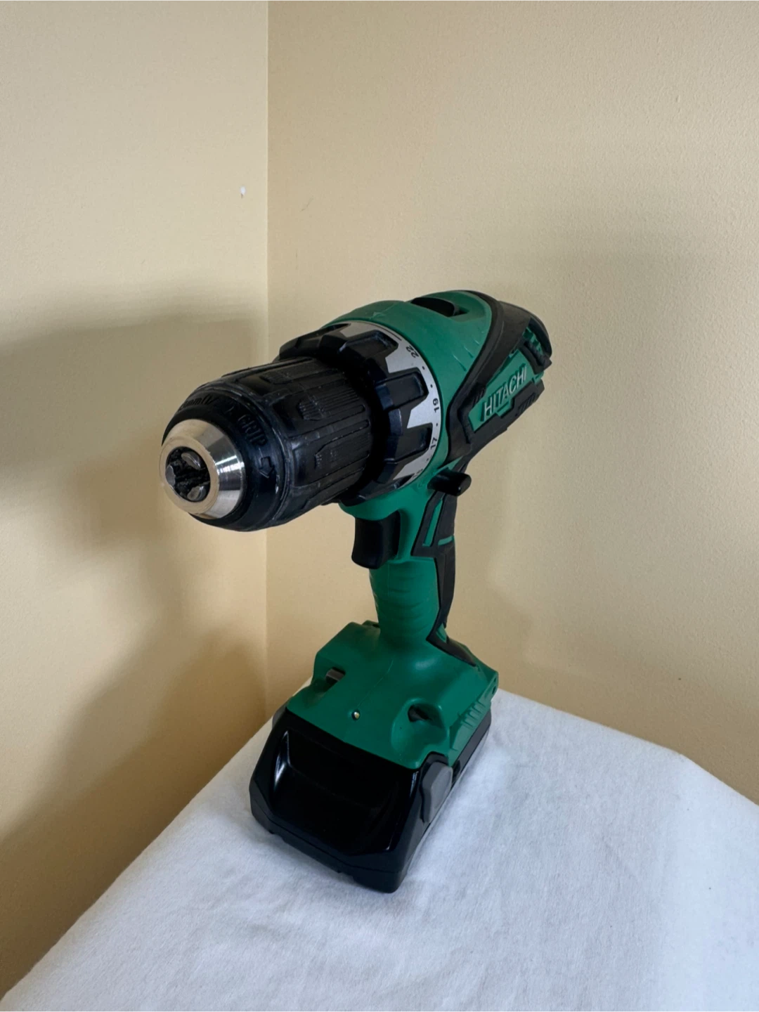 Hitachi DS18DDL Cordless Drill - photo 3