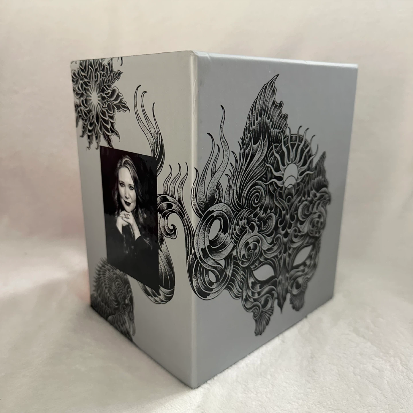 New Acotar A Court of Thorns and Roses Box Set Sarah J. Maas - photo 3