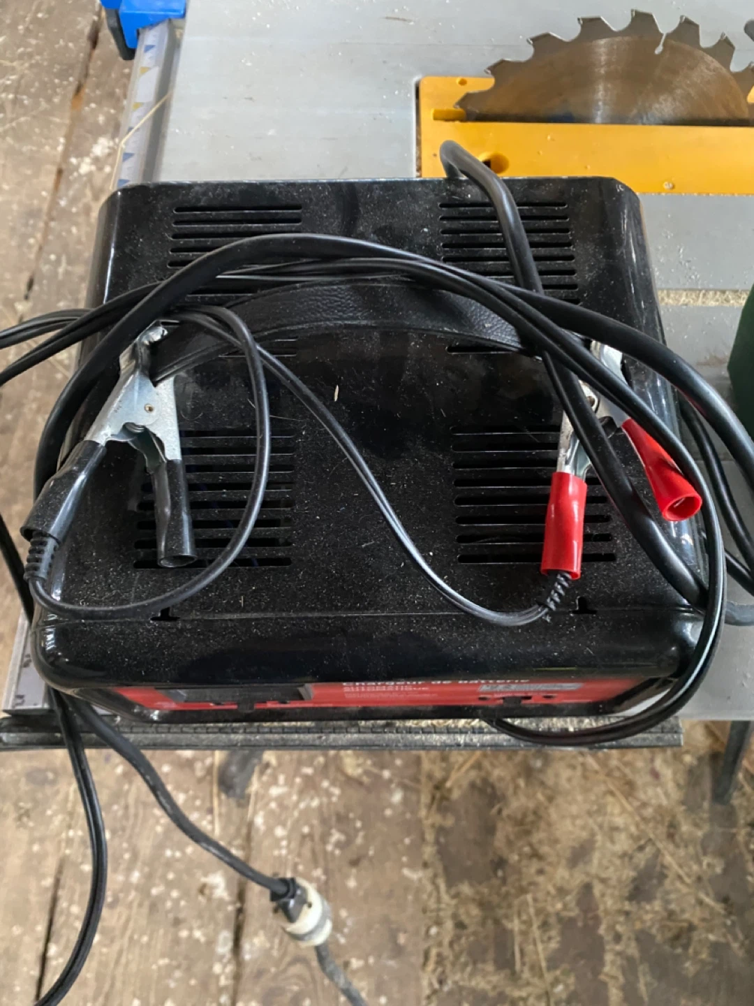 MotoMaster 10A Automatic Battery Charger - photo 4