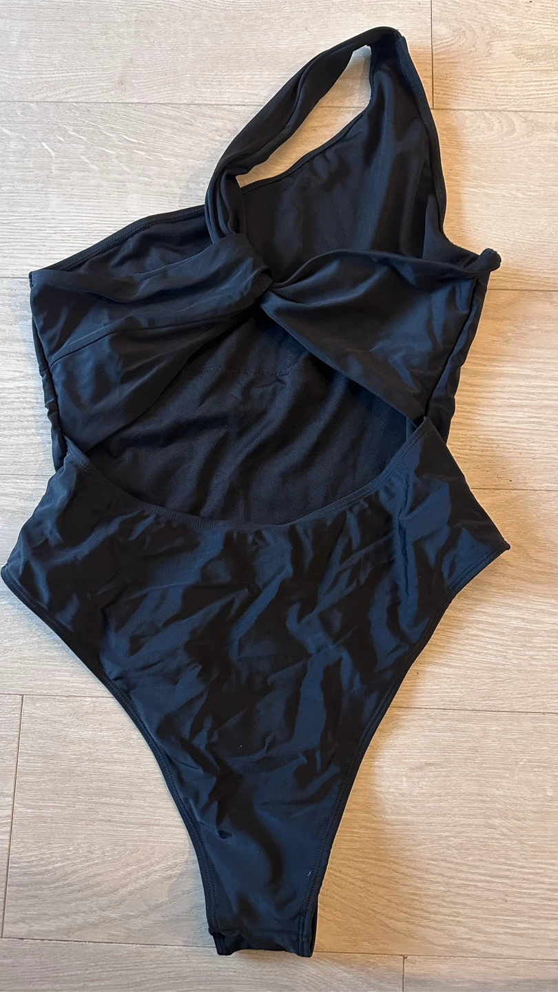 Black One-Shoulder Twisted One-Piece Swimsuit - Size L - photo 3