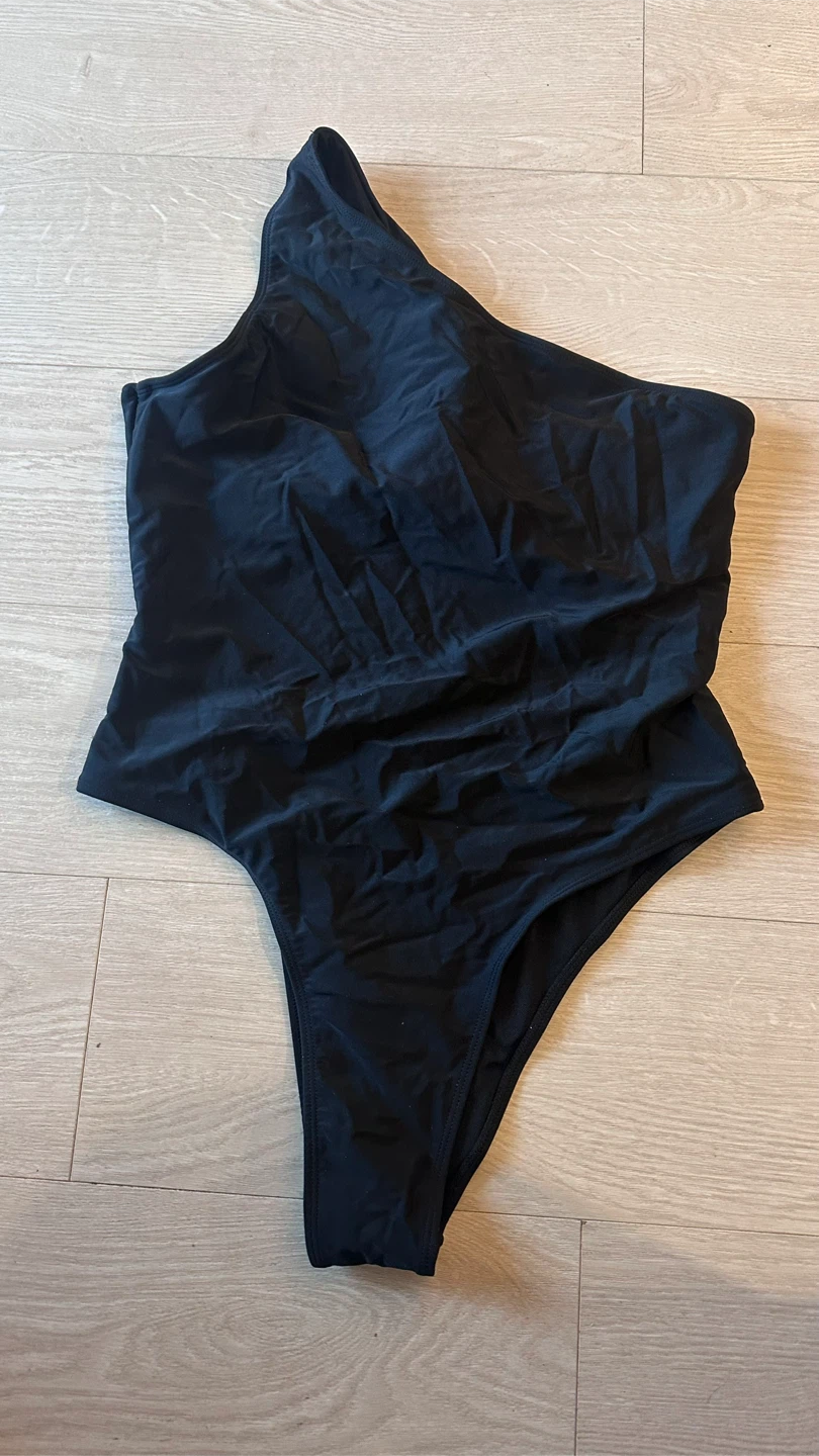 Black One-Shoulder Twisted One-Piece Swimsuit - Size L - photo 2