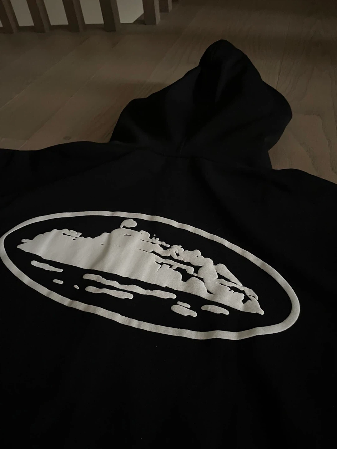 Corteiz Island Puff Print Zip Hoodie in black - photo 4