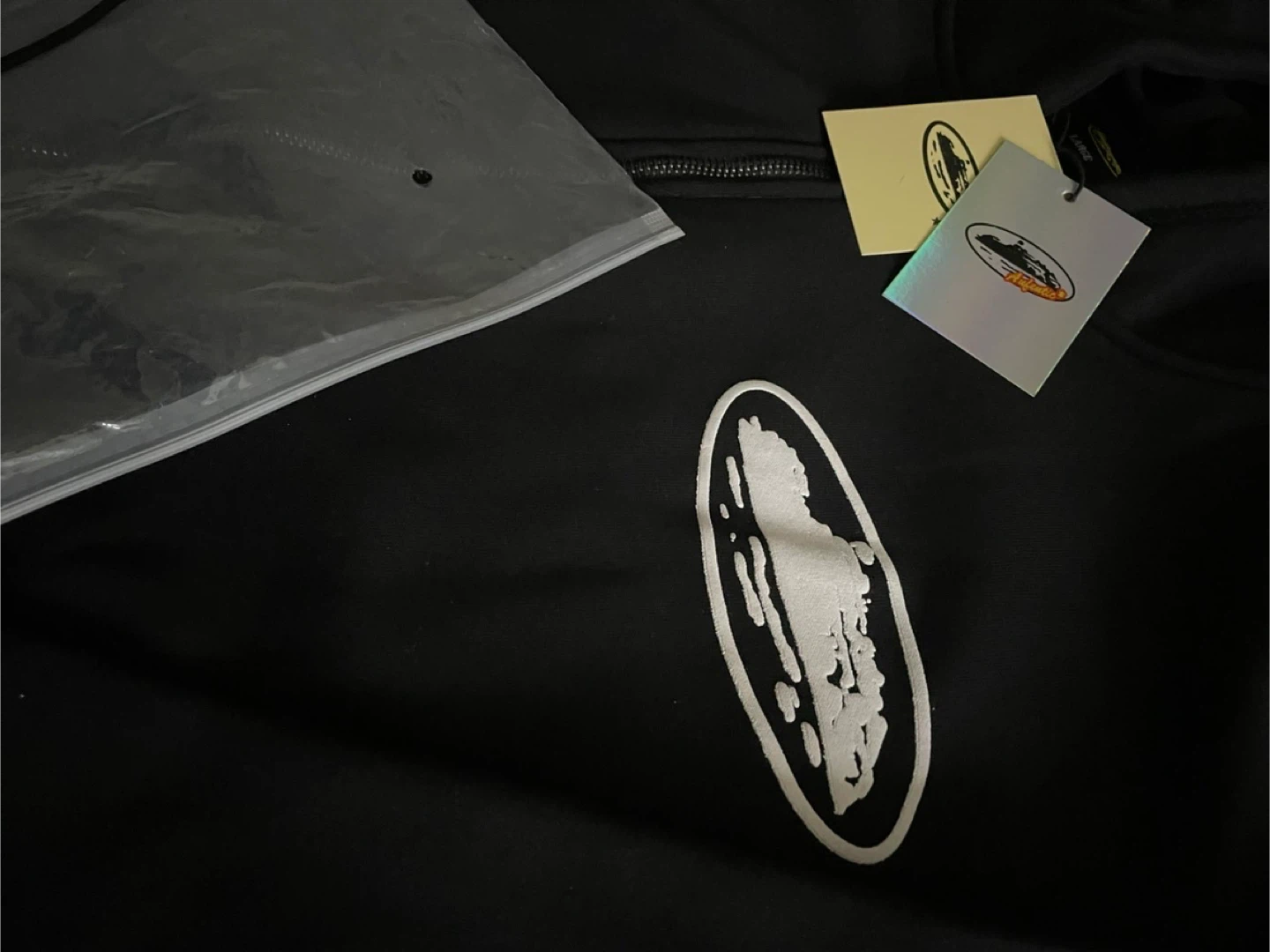 Corteiz Island Puff Print Zip Hoodie in black